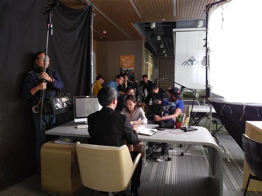 Production planning and interview setup inside a Shenzhen office