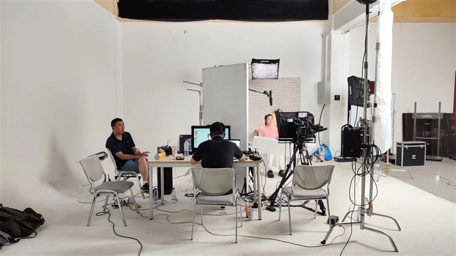Camera, lighting and support equipment prepared in a Shenzhen studio